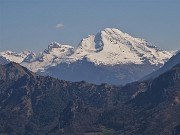 38 Dal Pizzo zoom sul Pizzo Arera (2512 m) ancora ben innevato